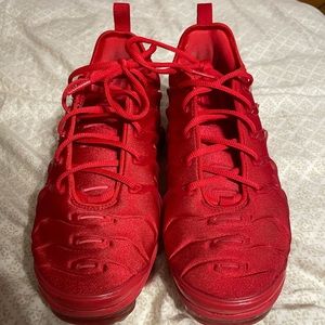 red vapormax plus